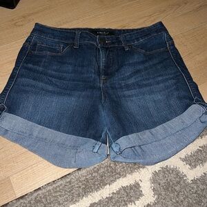 Nine West high waisted shorts